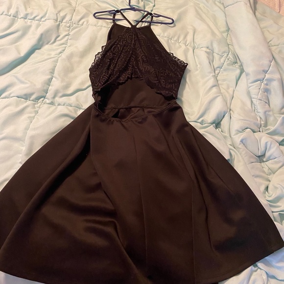 Little Black Dress with Lace Back - Picture 4 of 6